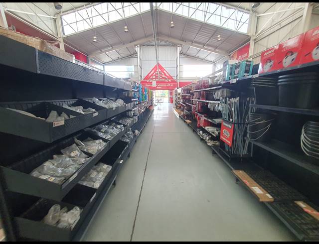 1,690M² WAREHOUSE FOR SALE IN ORMONDE